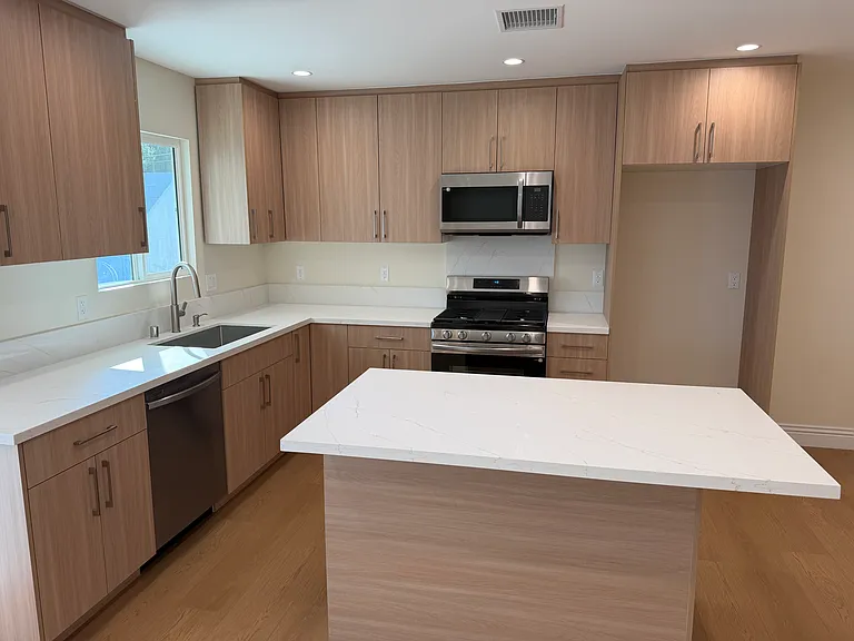 11575 Garrick Ave — Photo 7
