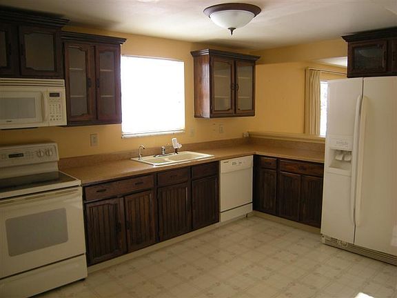 2nd image of 6070 Honeygate Dr