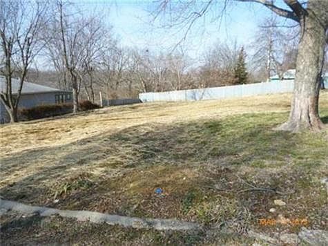 5th image of 3014 Farley Ave