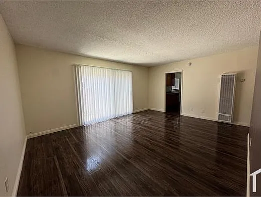 2 bed, 800 sqft, $2,600 — Photo 3