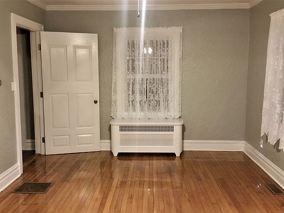 5th image of 136 Chestnut Ave