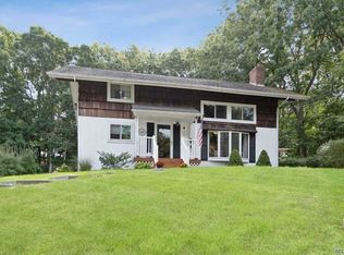 4 Center Ct, Rocky Point, NY 11778