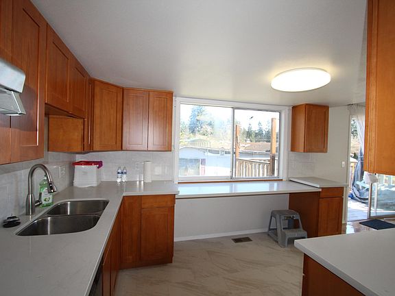 2nd image of 1810 Dogwood Dr SE