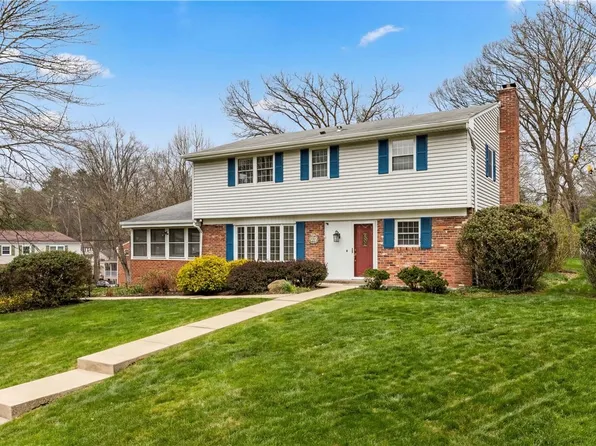 9460 Doral Dr, Pittsburgh, PA 15237