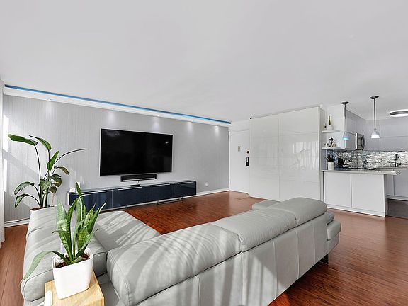4th image of 16635 9th Ave APT 3A