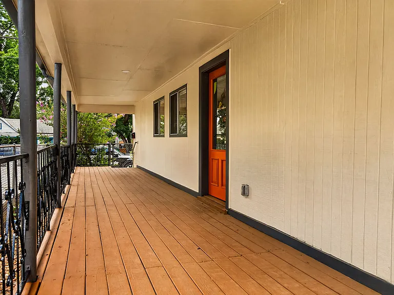 631 E Mistletoe Ave — Photo 24