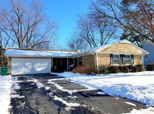 885 Plum Grove Cir, Buffalo Grove, IL 60089