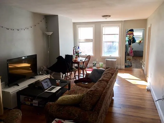 223 W 2nd St — Photo 11