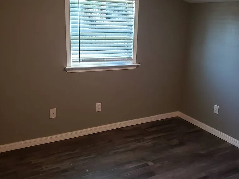 407 Viola Ave — Photo 8