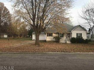 725 S Division St, Chenoa, IL 61726