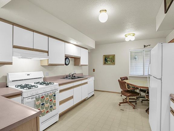 4th image of 1801 Glenwood Oaks Ct APT A