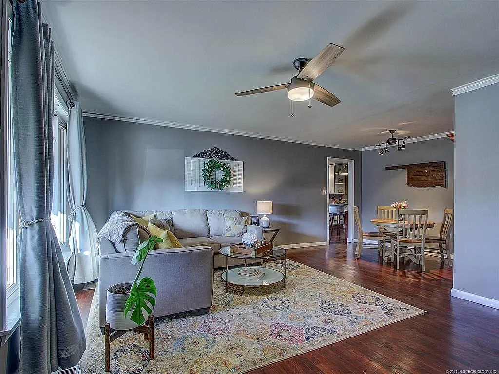 3 bed, 1.5 bath, 1372 sqft, $1,595 — Photo 3