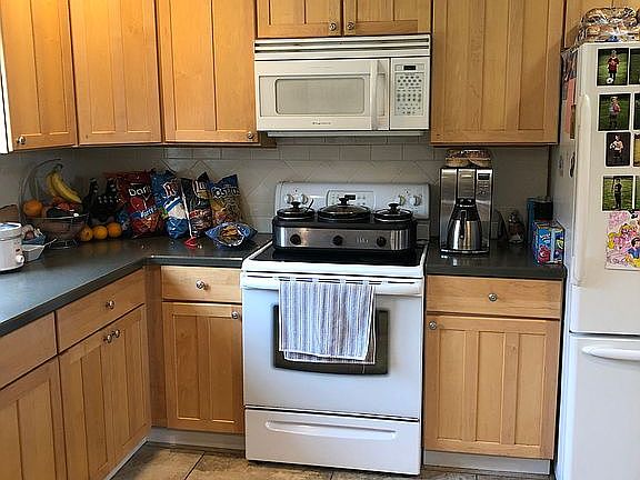 5th image of 319 Cedar Hills Dr