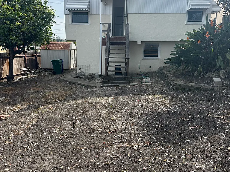 320 Vallejo Ave — Photo 9