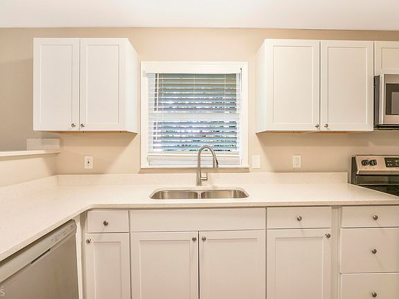 4th image of 3021 Barcelona Way