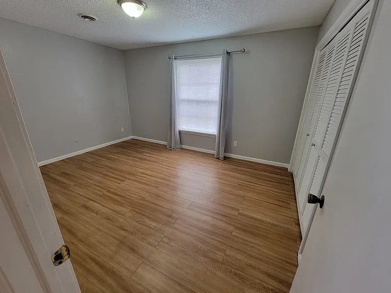 507 W Westview St #16 — Photo 10