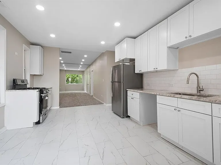 1831 N California Ave #2 — Photo 2