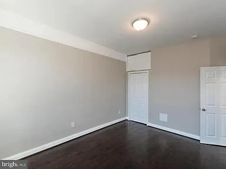 465 Luray Pl NW — Photo 3