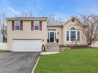 17 Heritage Drive, Howell, NJ 07731