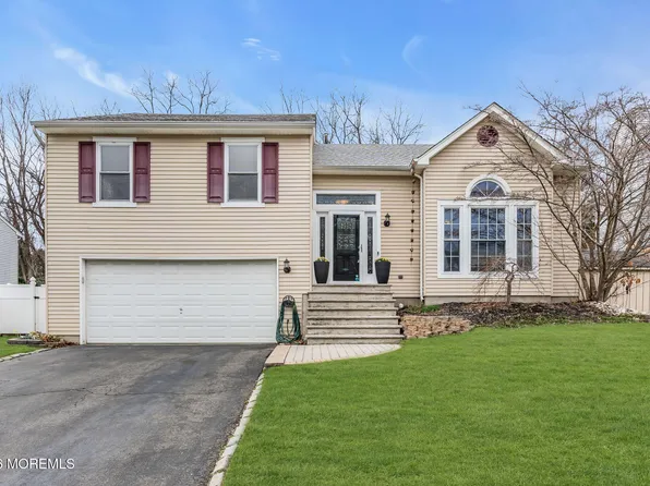 17 Heritage Drive, Howell, NJ 07731