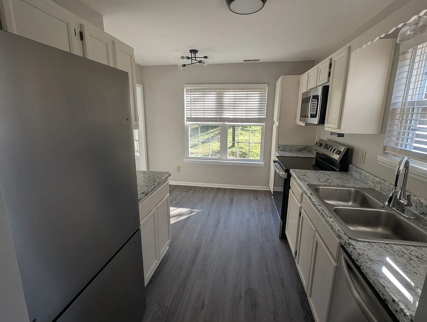 Charming 3BR Townhome in Charlotte — Photo 2