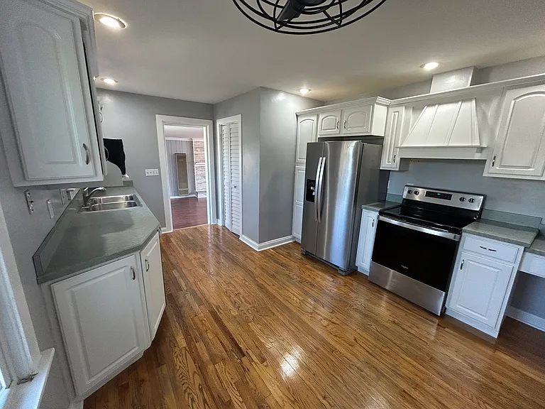 900 Irvin Ave — Photo 5