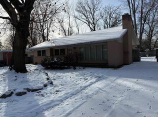 29863 Fall River Rd, Southfield, MI 48076