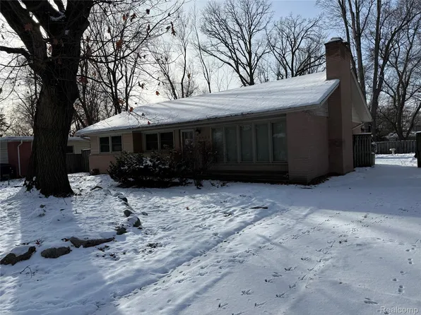 29863 Fall River Rd, Southfield, MI 48076
