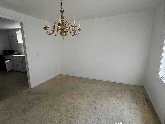 2nd image of 121 Oak Rd