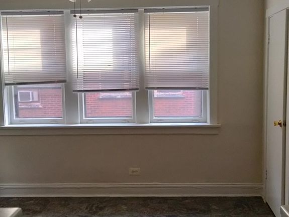 4th image of 4037 W School St #3