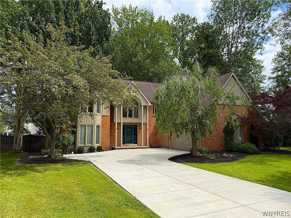 1st image of 216 Quail Hollow Ln