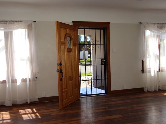 5th image of 274 Roswell Ave