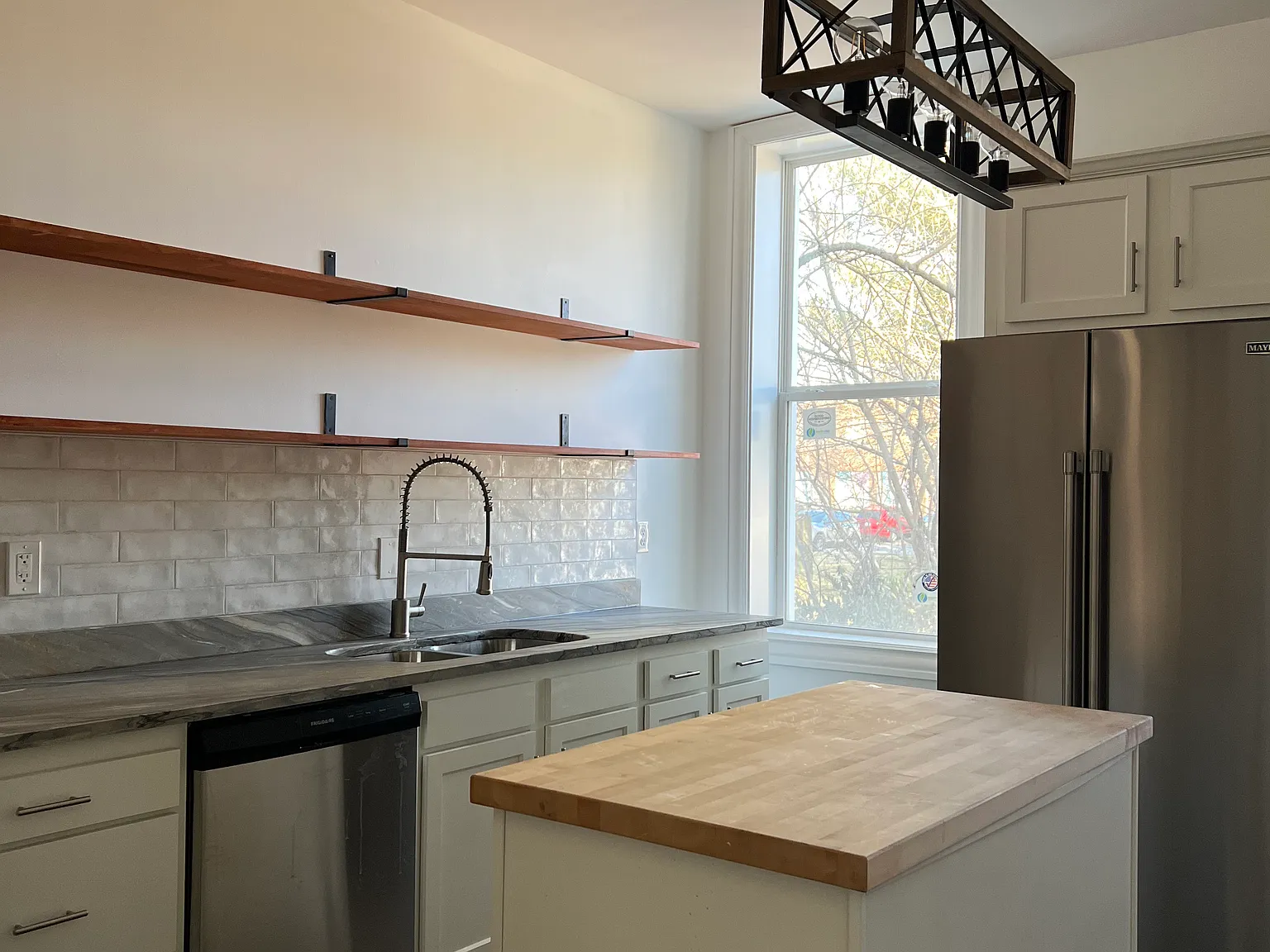 3 bed, 2.5 bath, 2558 sqft, $1,750 — Photo 3