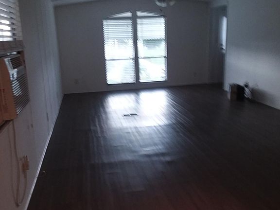 Huge living/dining room No carpets