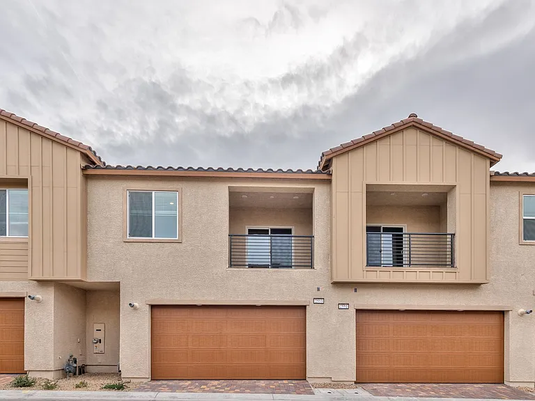 2553 Venetia Pointe St — Photo 2
