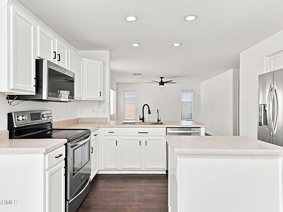 3rd image of 2533 W Big Oak Street