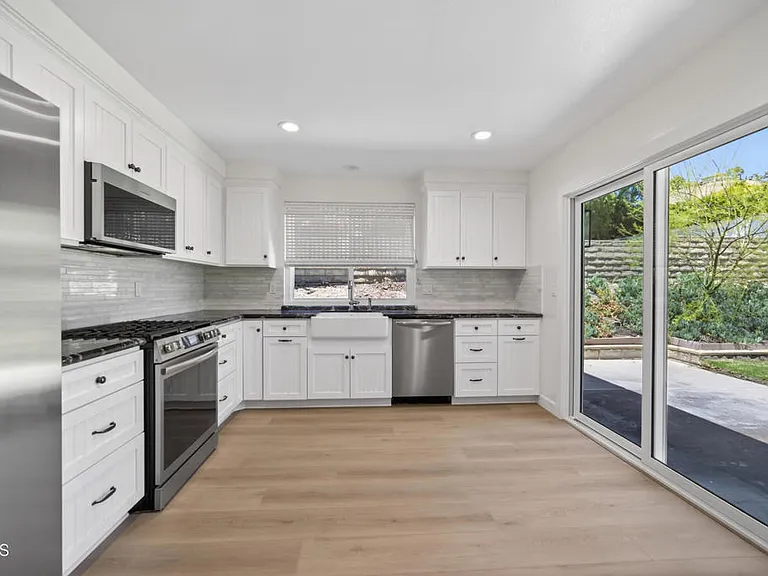 1502 Briarglen Ave — Photo 14