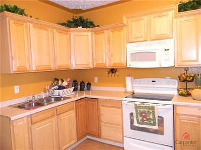 5th image of 846 N Gladstone Ave