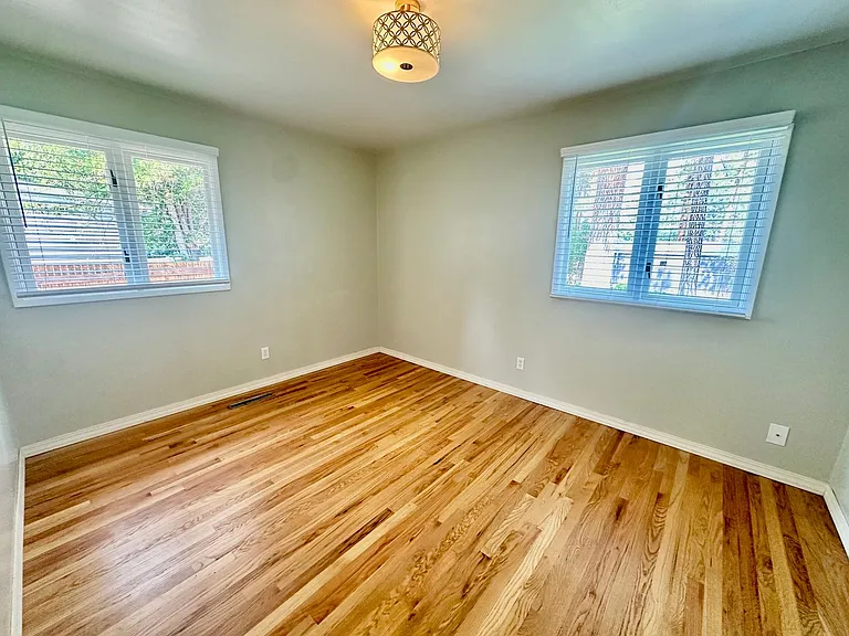 3907 E 11th Ave — Photo 9
