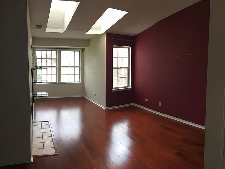 1321 E Wyndham Cir — Photo 2