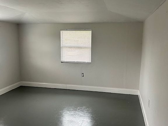 5th image of 3411 Iris St N
