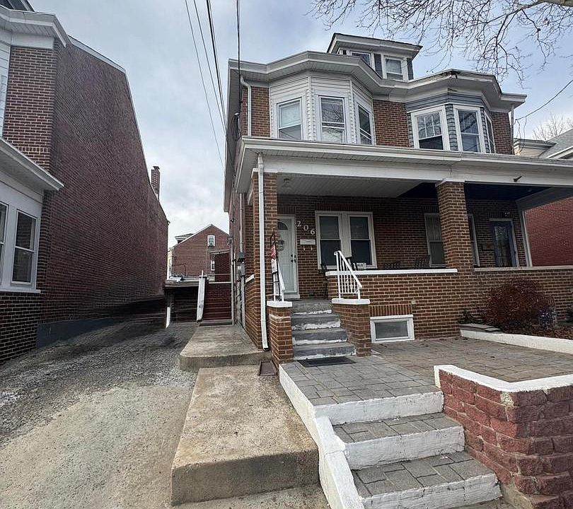 1st image of 206 Dayton St