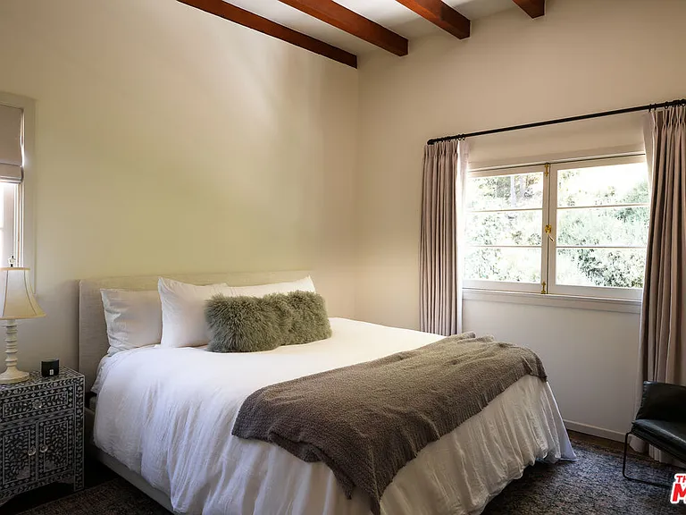 3810 Dixie Canyon Ave — Photo 22