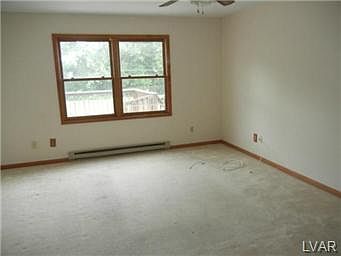 2nd image of 912 Lincoln St