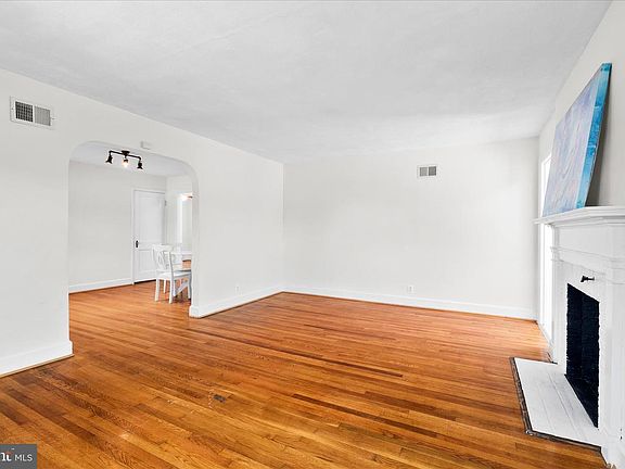 4th image of 402 Guilford Ave