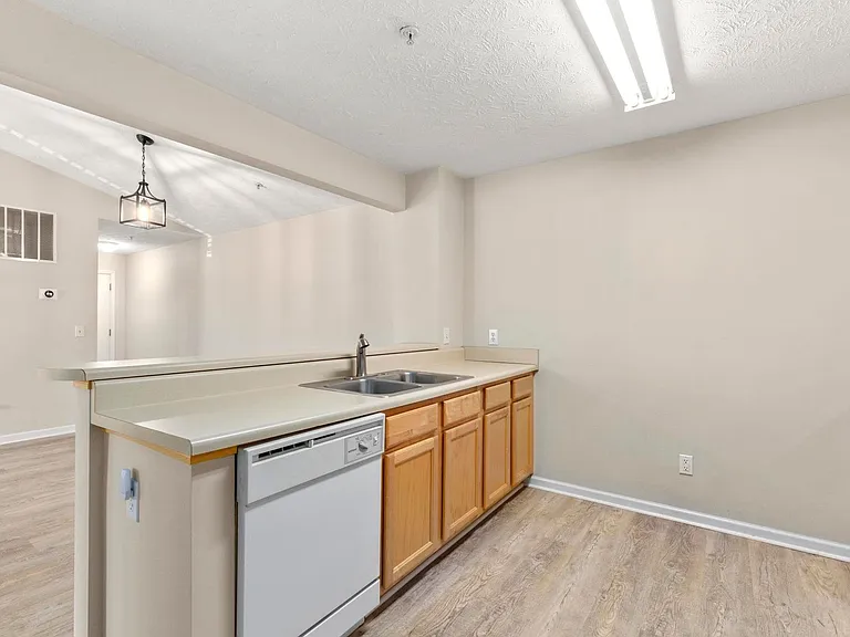1385 S Donahue Dr #2-204 — Photo 5