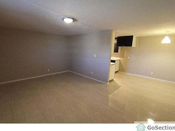 5th image of 625 E Marilyn Ave