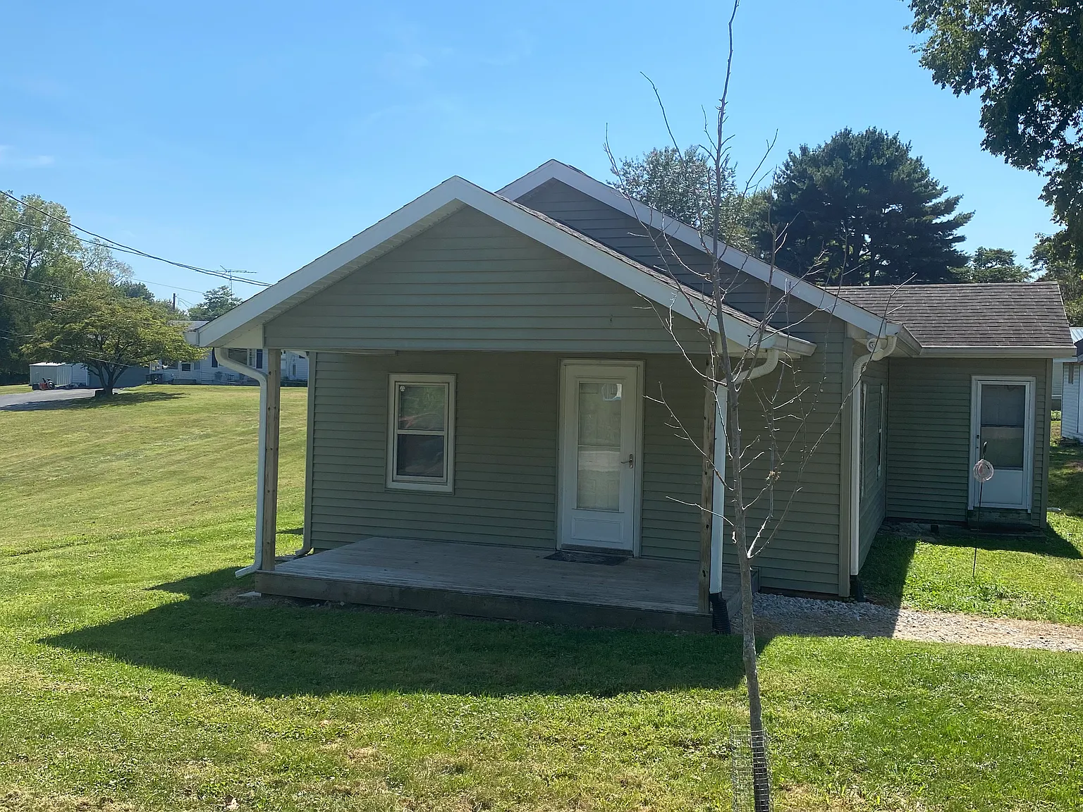 3 bed, 750 sqft, $1,600 — Photo 2