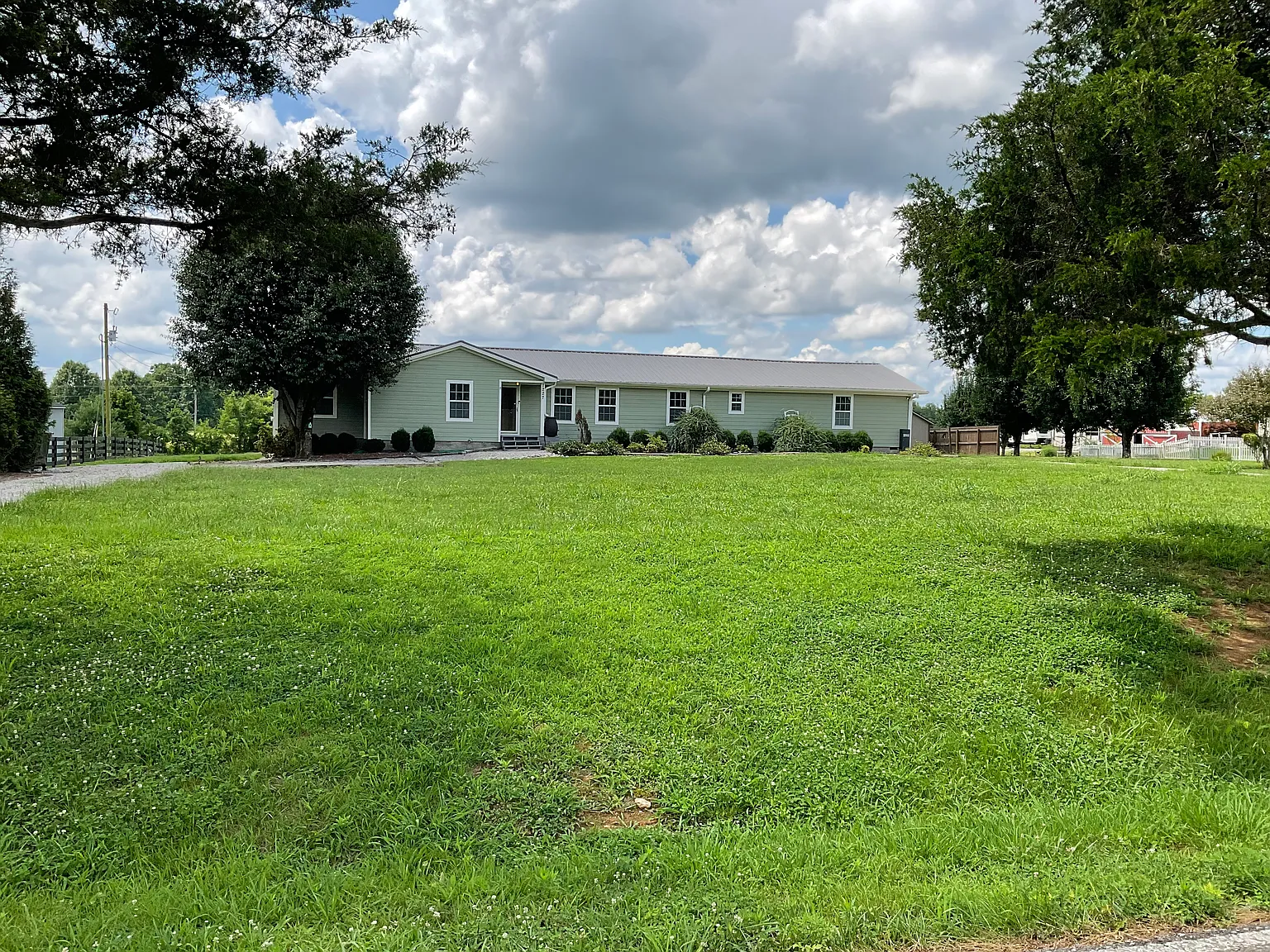 4 bed, 3.5 bath, 2500 sqft, $3,000 — Photo 2