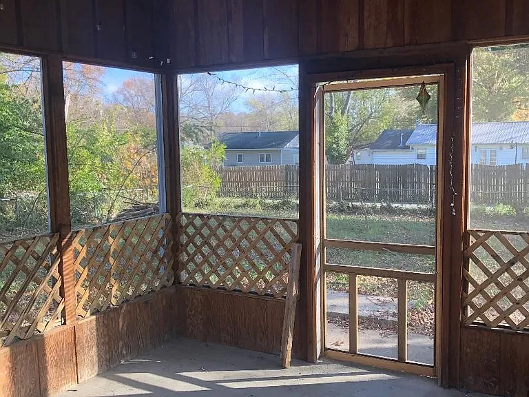 805 N Springer St — Photo 3